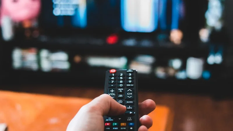 IPTV vs Traditional Cable TV comparison article thumbnail